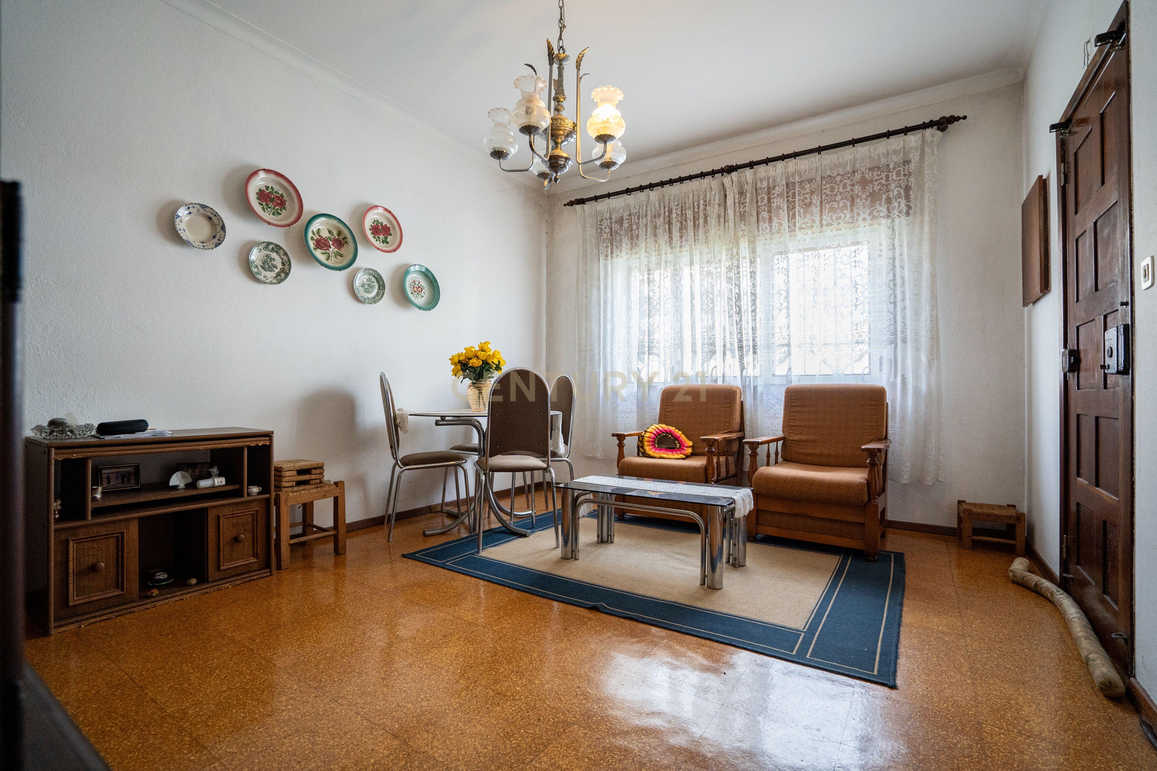 Moradia T3 em Alhos vedros / Moita com terreno de 1320m² - Image 1