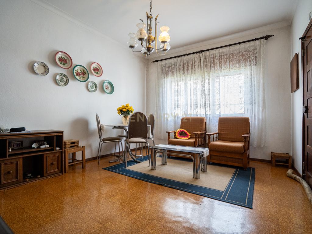 Moradia T3 em Alhos vedros / Moita com terreno de 1320m² - Image 1