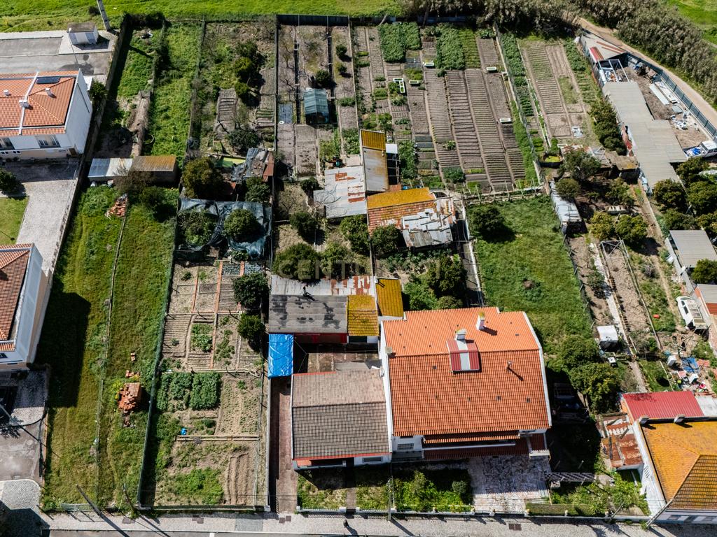 Moradia T3 em Alhos vedros / Moita com terreno de 1320m² - Image 3