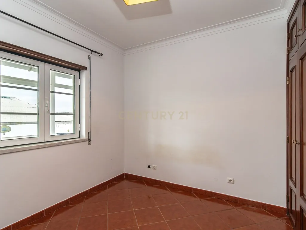 Moradia T2 no Centro de Évora (1º Andar) - Image 14