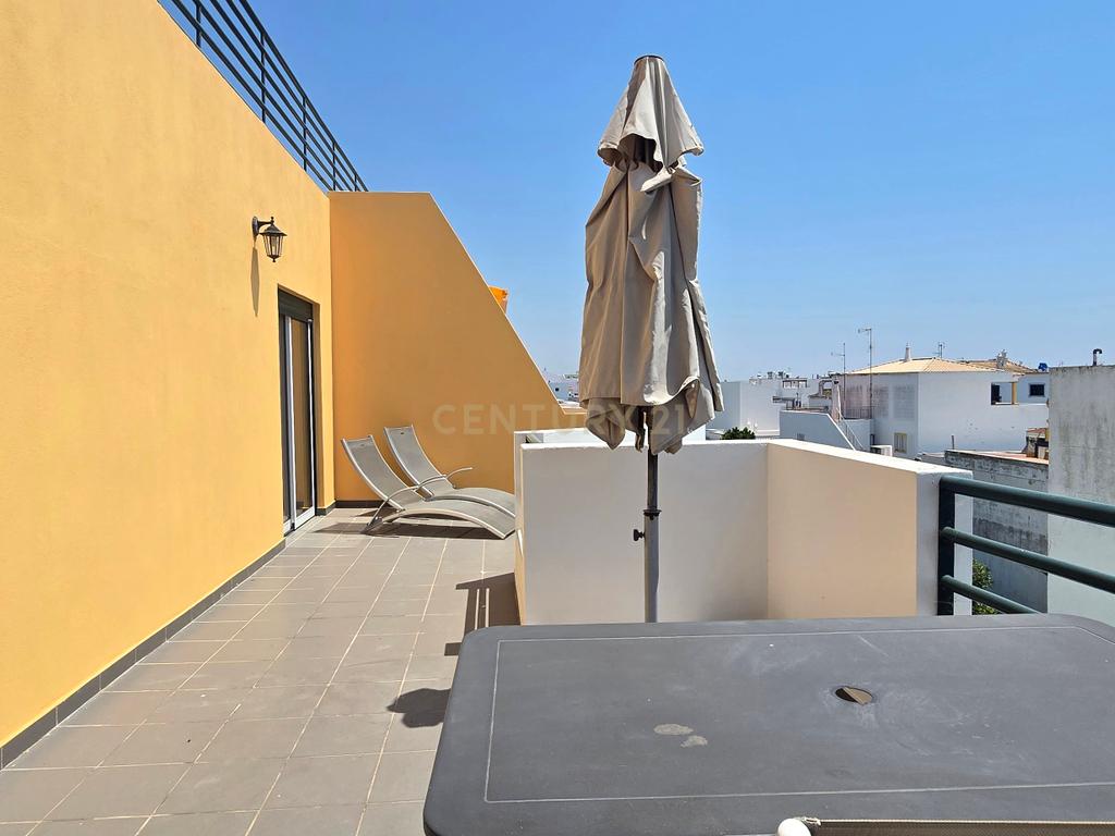 Apartamento T1 com Piscina, Terraço e Garagem | Arrendamento Anual | Santa Luzia, Tavira - Image 3