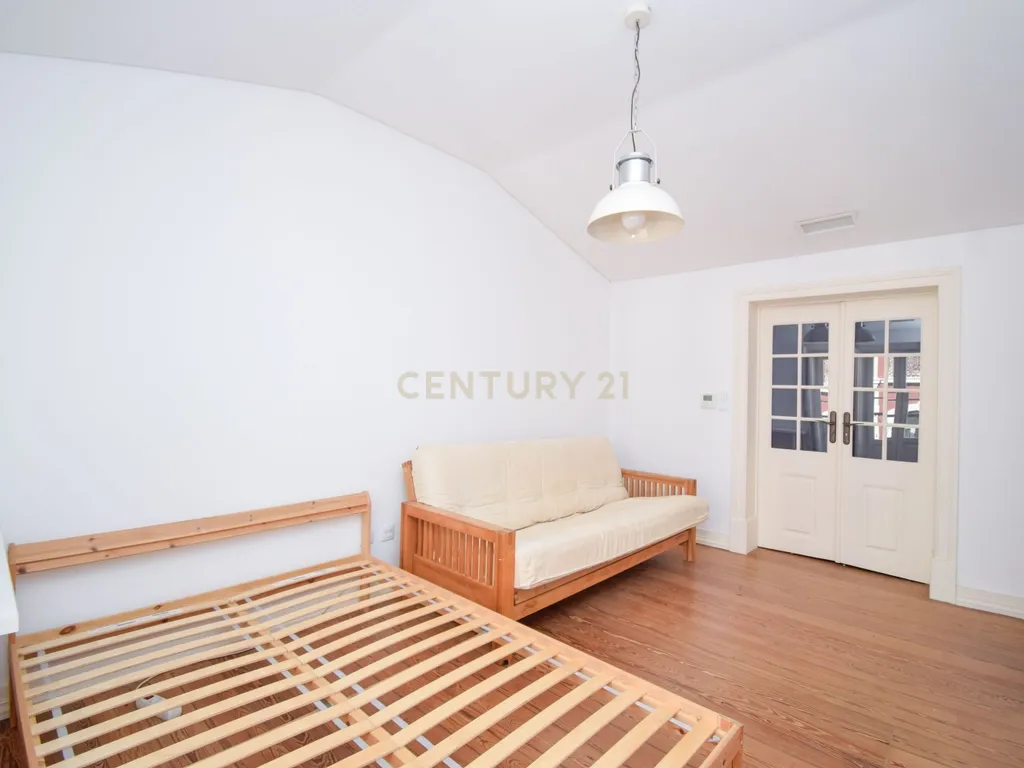 Apartamento T5 Duplex para Arrendamento em Alcântara (2.300€) - Image 14