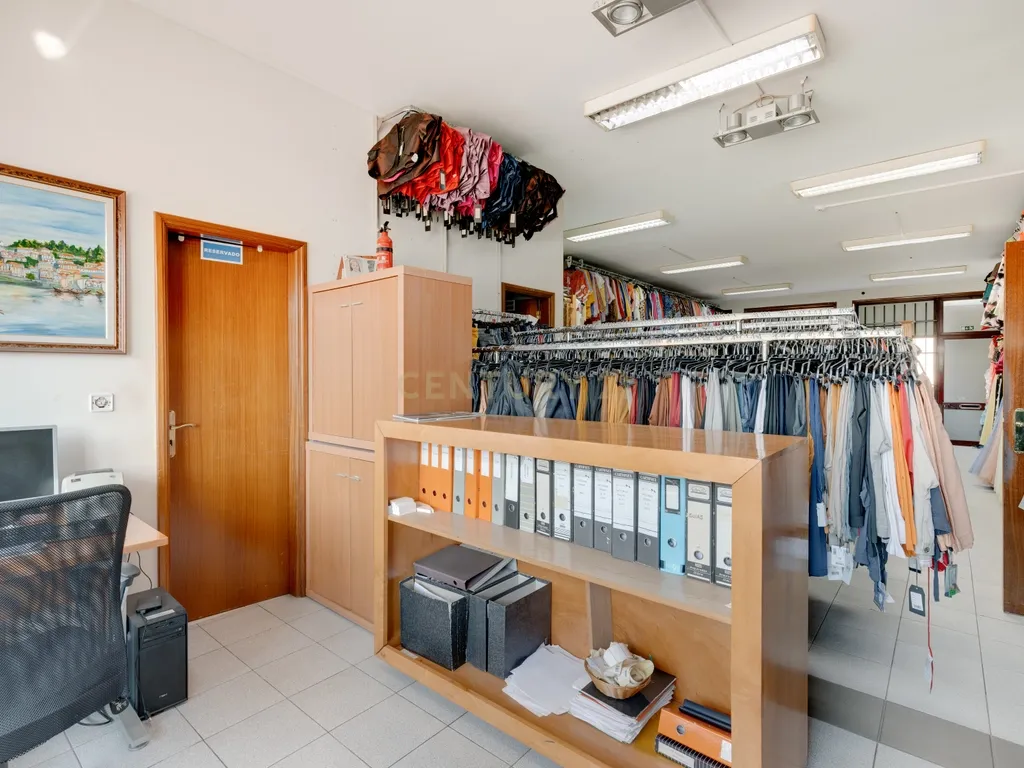 Espaços comerciais para venda em Vila Nova de Gaia - Image 4