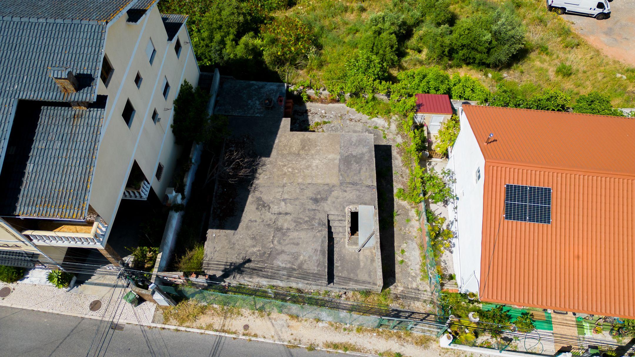Land for sale in Loures, Portugal — €92,000