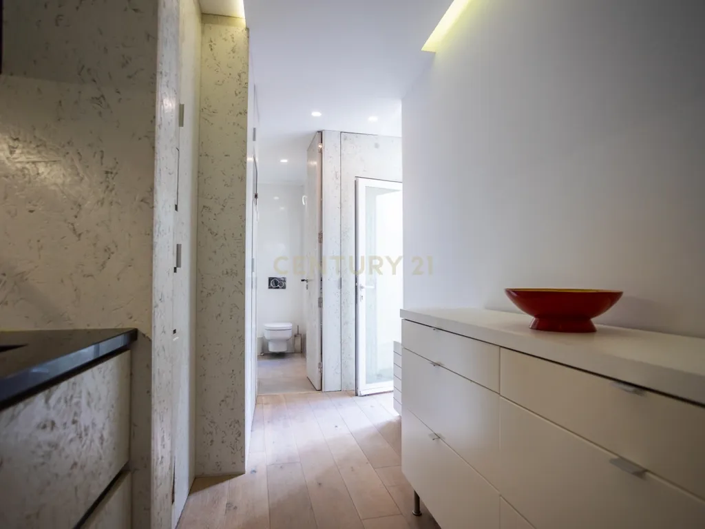 Apartamento T1+1 com logradouro a venda em Campo de Ourique! - Image 7