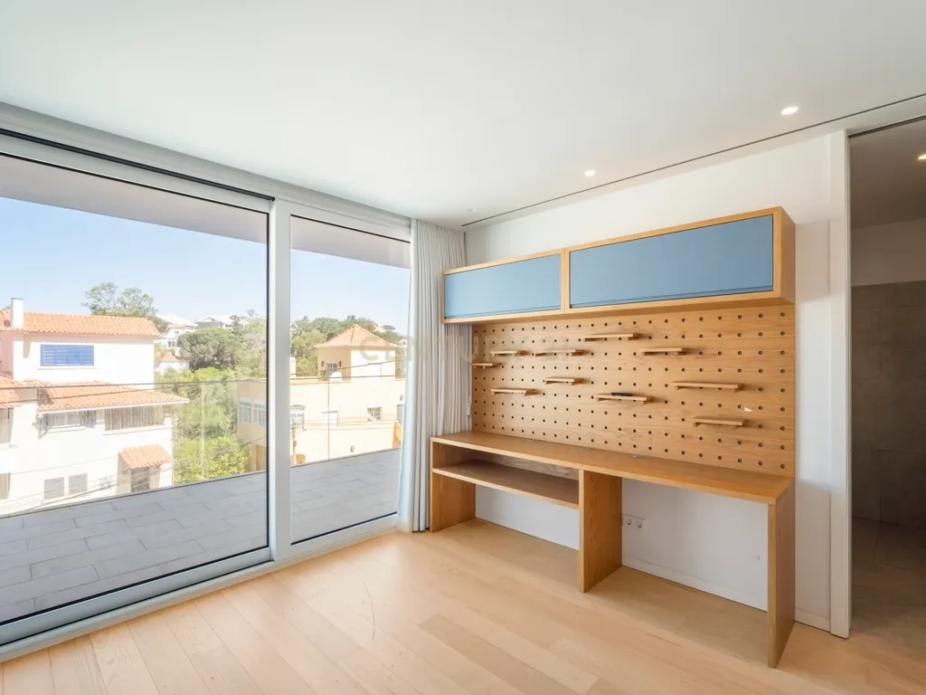 Apartamento T4 com Vista Mar em Condomínio Privado – Monte Estoril - Image 25