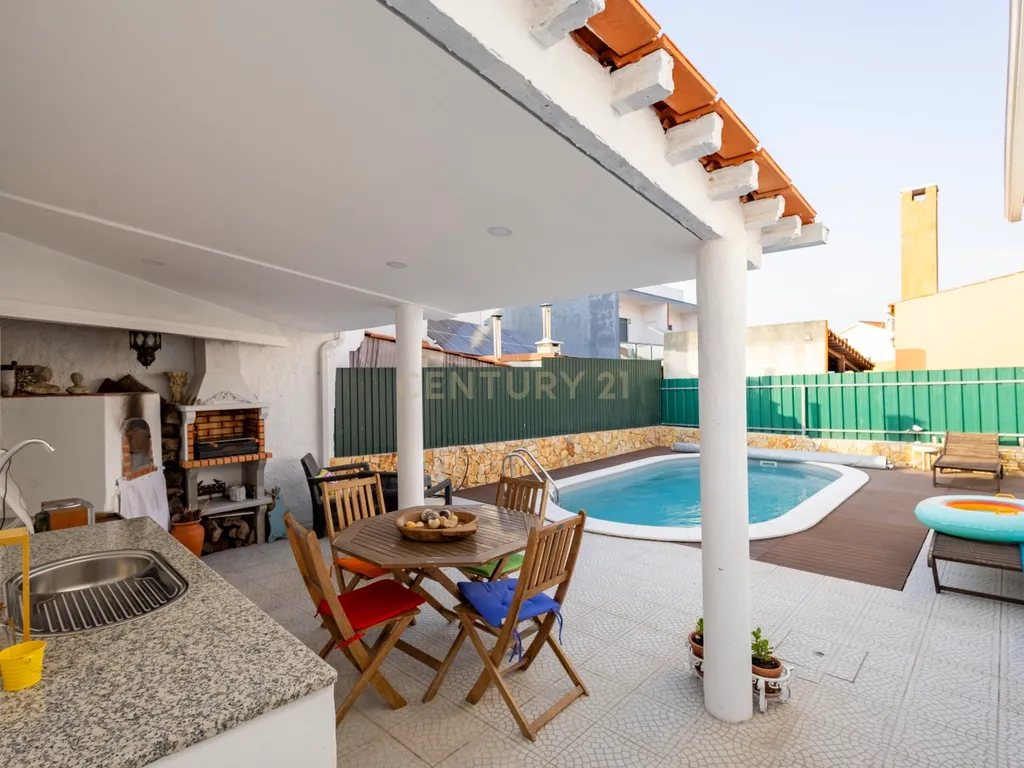 🏡 Moradia Isolada com piscina – Quinta do Conde - Image 28