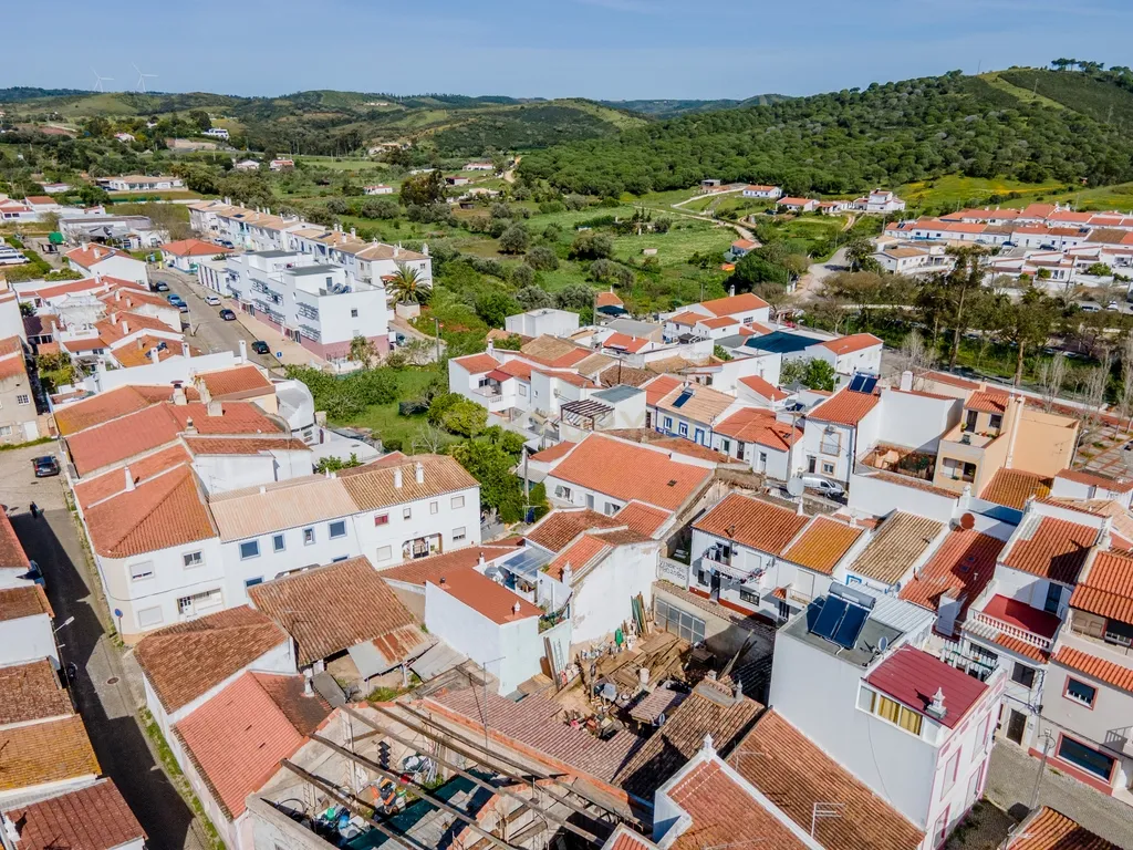 Casa T2 em Faro, Lagos - Localização Privilegiada e Conforto - Image 24