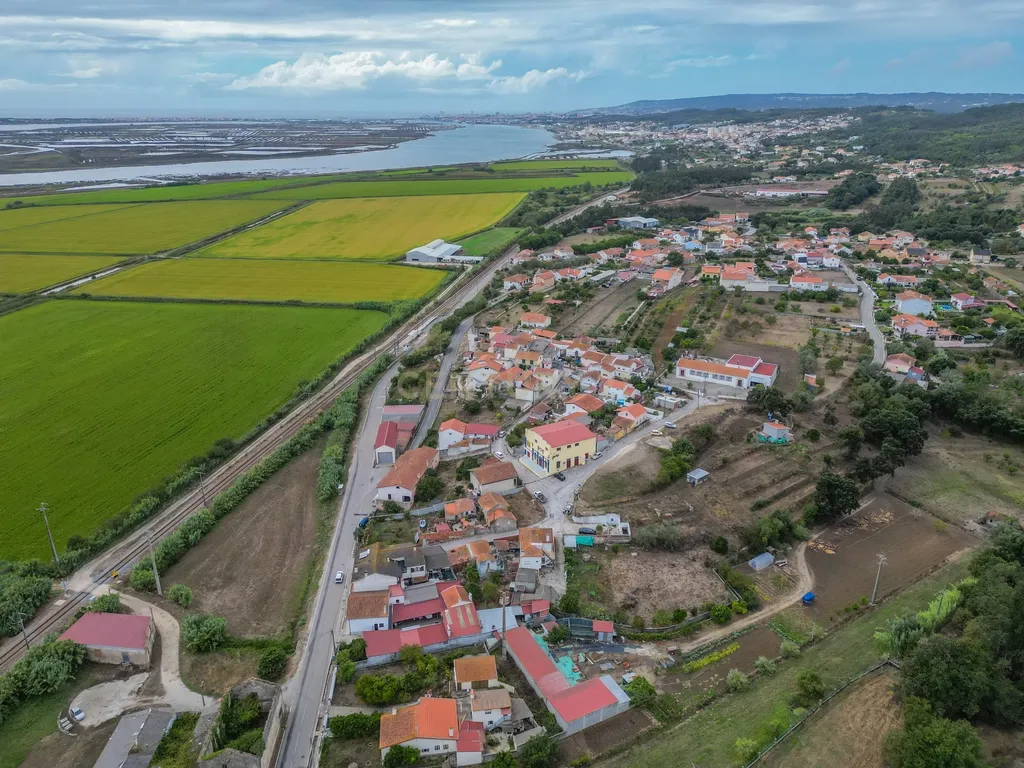 Moradia para recuperar com 250 m² em Vila Verde – Figueira da Foz - Image 49