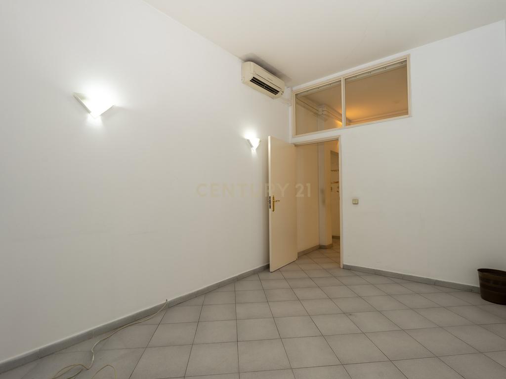 **Fantástica loja de dois pisos em Linda a Velha** - Image 34