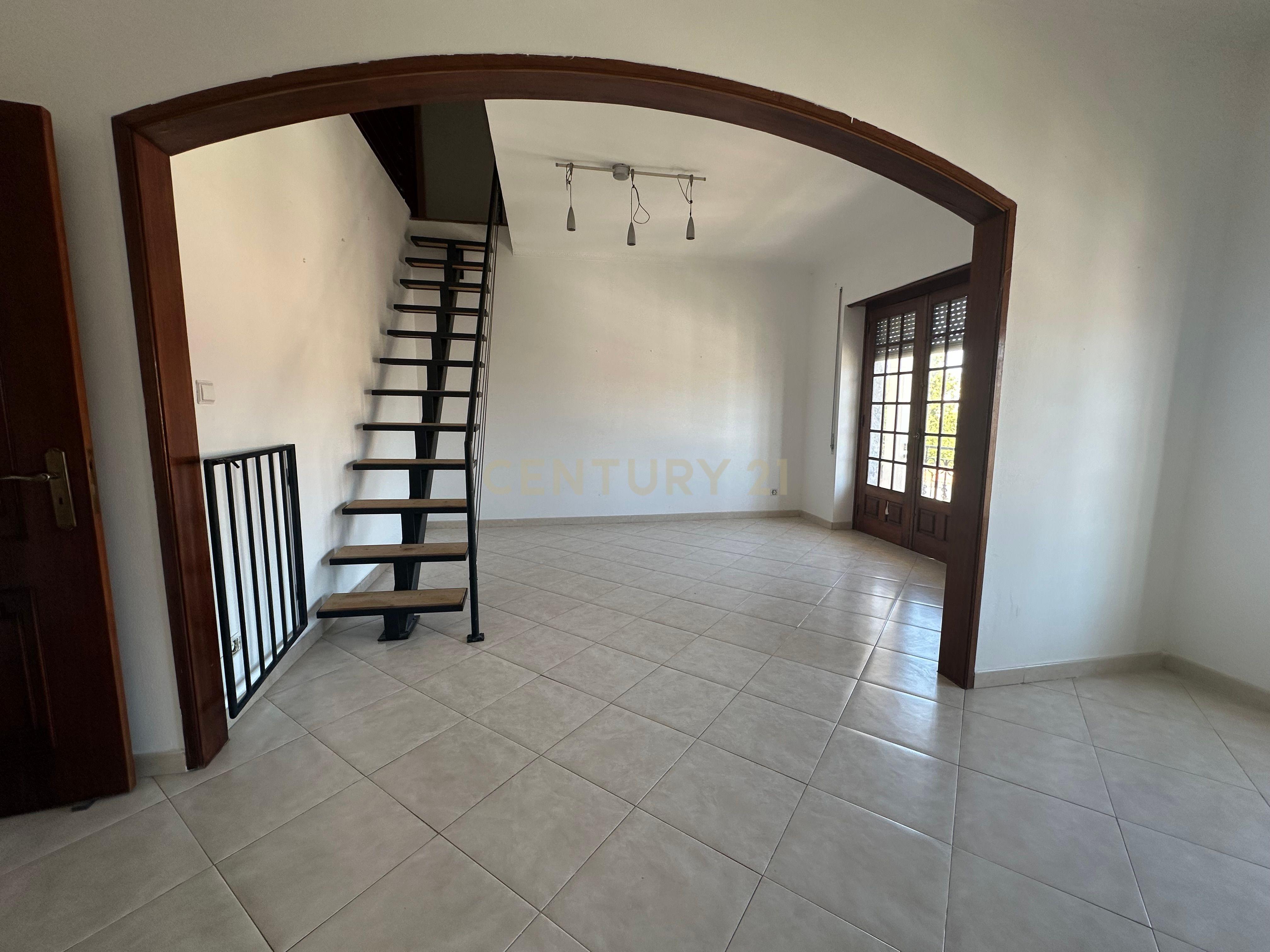 Fotografia 9 de T3 com boas áreas jardim Porta Nova em Moura.