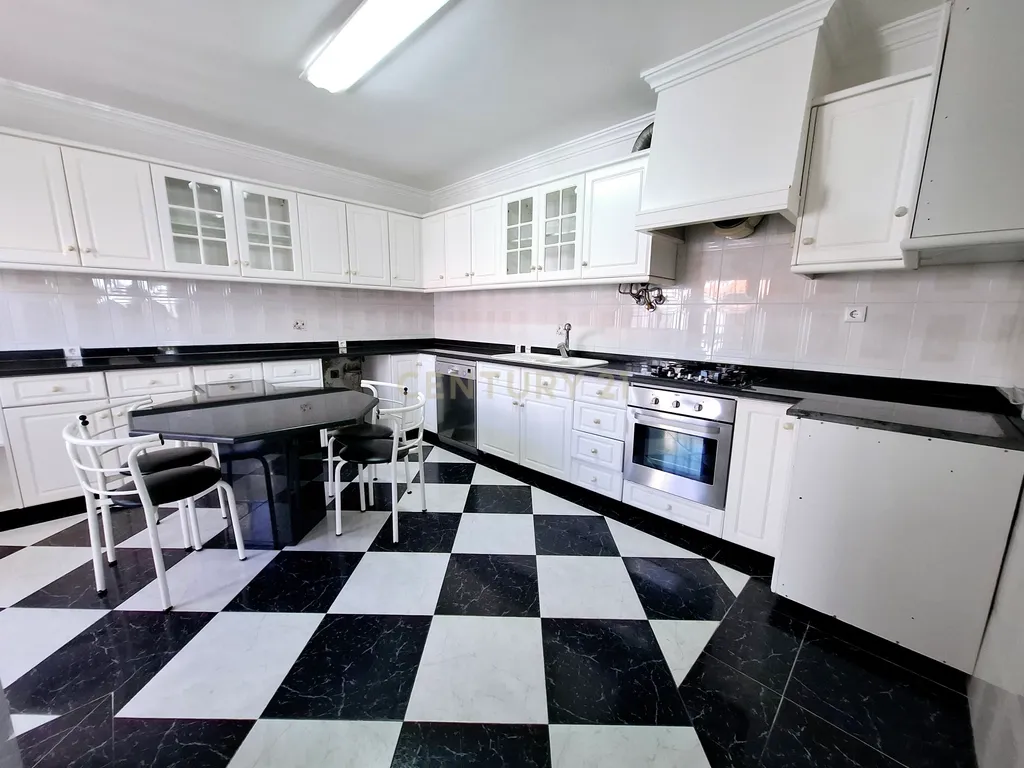 Excelente moradia T3 em Bicesse - Image 8