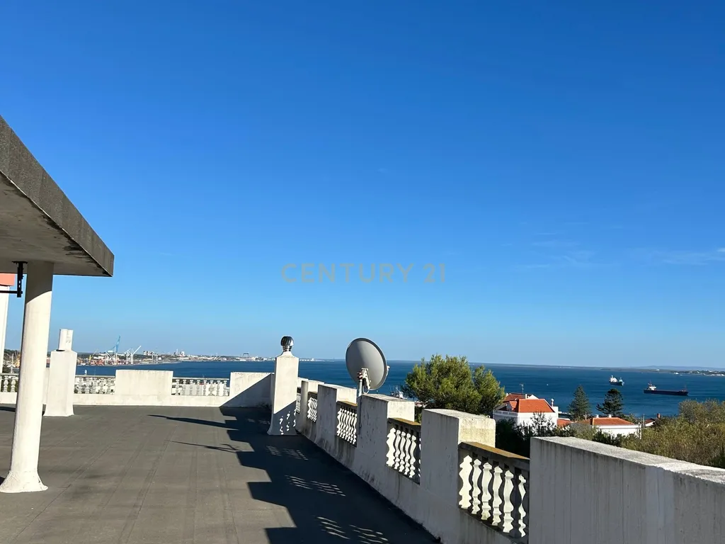 VIVER ENTRE O RIO, O MAR E A SERRA – UMA OPORTUNIDADE ÚNICA EM SETÚBAL! - Image 14
