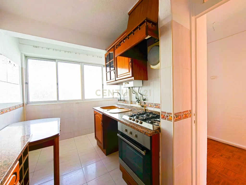 Excelente Oportunidade em Marvila: T3 Funcional com Elevador - Image 8