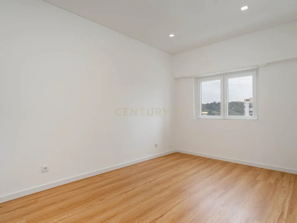 Apartamento T1 Renovado na Costa da Caparica – Conforto, Estilo e Excelente Localização - Image 5