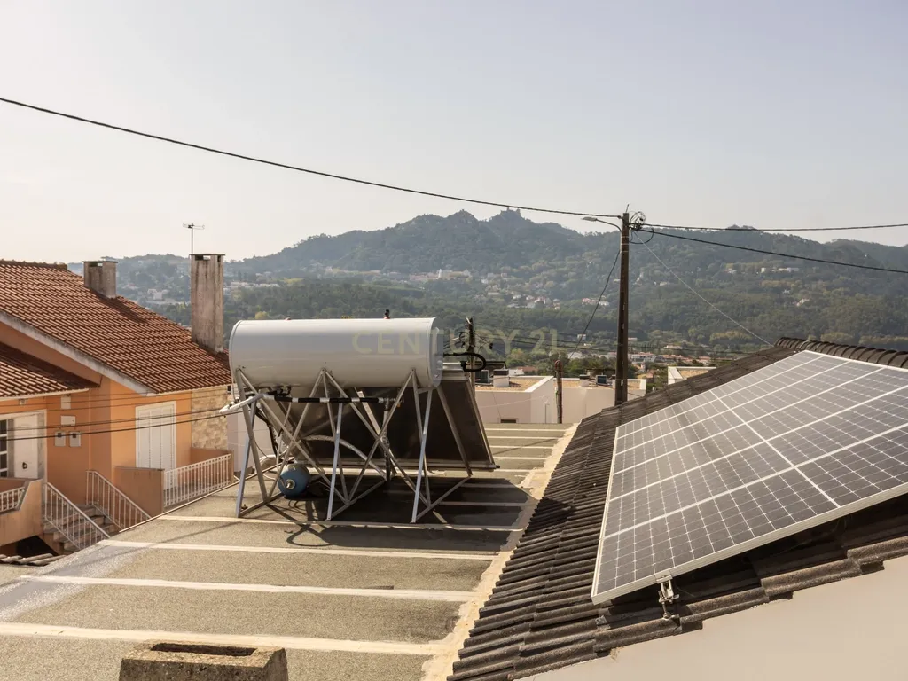 Duas moradias, um terreno com 650 m² e uma vista privilegiada para a Serra de Sintra - Image 23