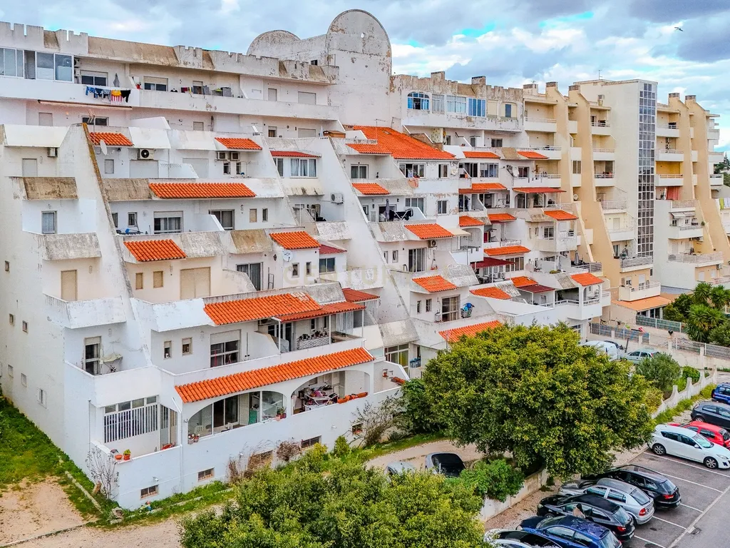 Apartamento T1+2 com Terraço Amplo em Albufeira - Image 34