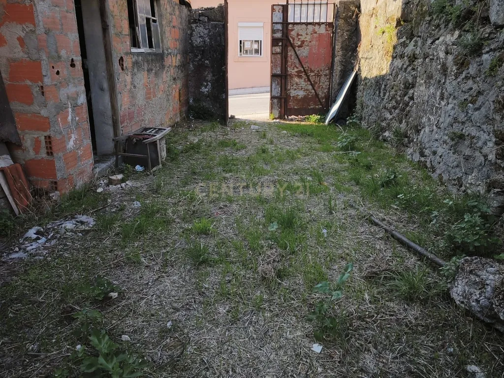 Terreno com Ruína em Rio Tinto – Excelente Oportunidade de Investimento! - Image 8