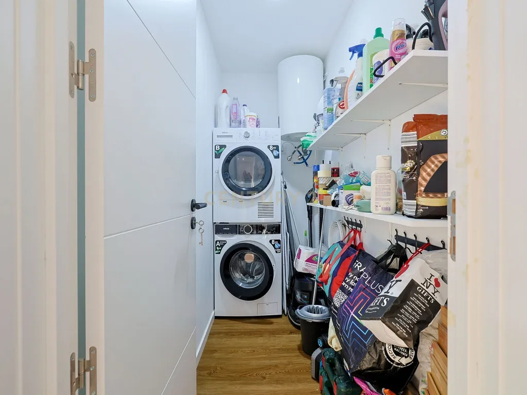 Apartamento T3 Duplex Remodelado no Centro de Corroios - Image 13