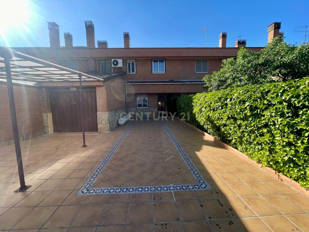 Apartamento Espaçoso com Vista para a Cidade e Montanha em Madrid - Image 44