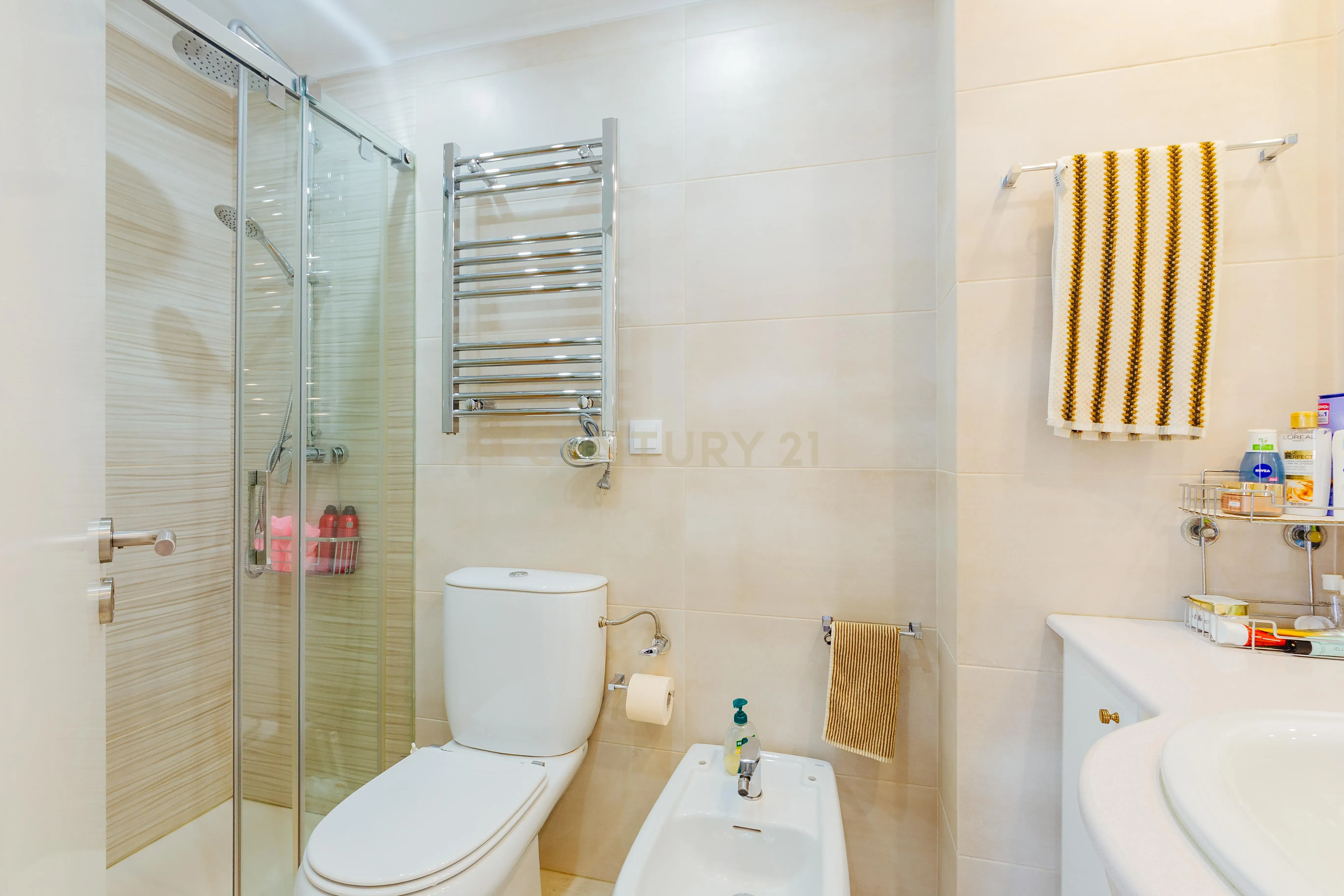 Apartamento T3 totalmente remodelado com Vista Panorâmica no Parque das Nações - Image 21