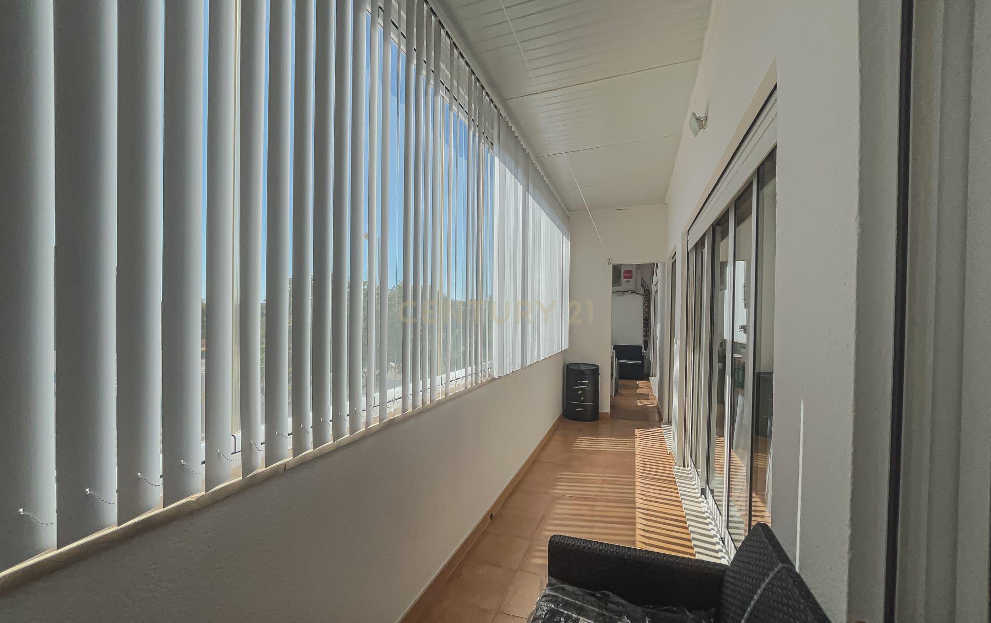 Fotografia 12 de Apartamento T2 com Excelentes Áreas e Varanda Ampla na Quinta dos Arcos, Armação de Pera