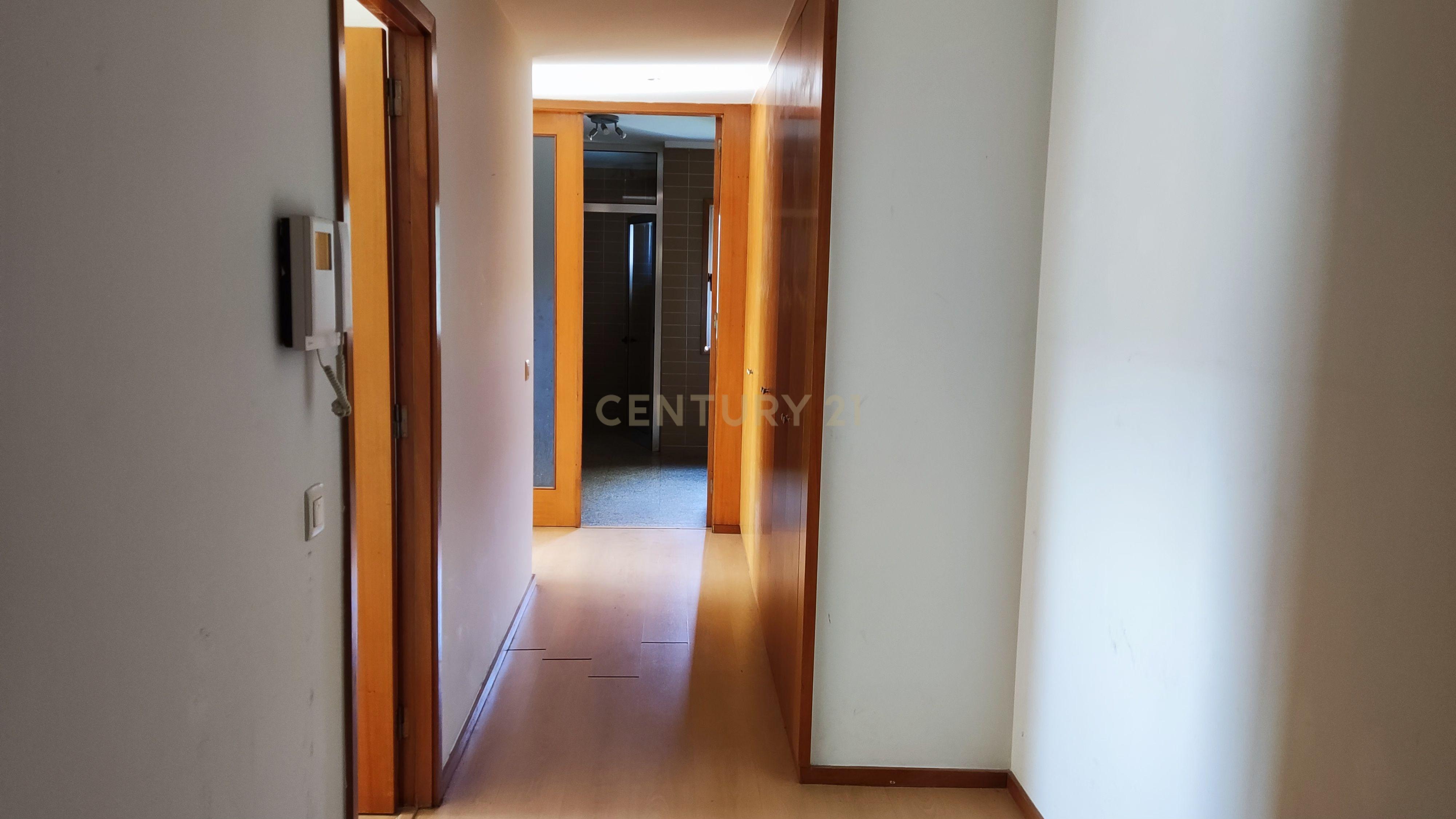 Apartamento T3 no Último Piso com Garagem – Moreira da Maia, Porto - Image 13