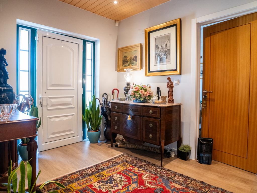 🏡 Moradia T5 como nova na Encarnação – Tranquilidade e vista desafogada! - Image 5