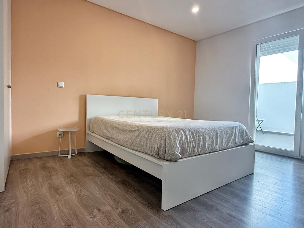 Apartamento Novo T1 com logradouro no Montijo  - Image 9