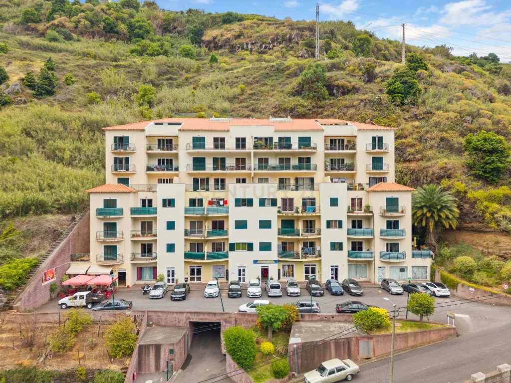 Venda de Espaço Comercial - Grande Potencial de Investimento no Centro da Calheta - Image 3