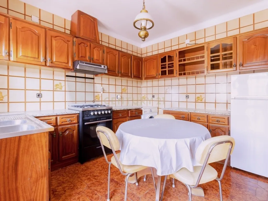 MORADIA EXCLUSIVA EM ALCOBAÇA – CONFORTO, ESPAÇO E POTENCIAL DE INVESTIMENTO! - Image 13