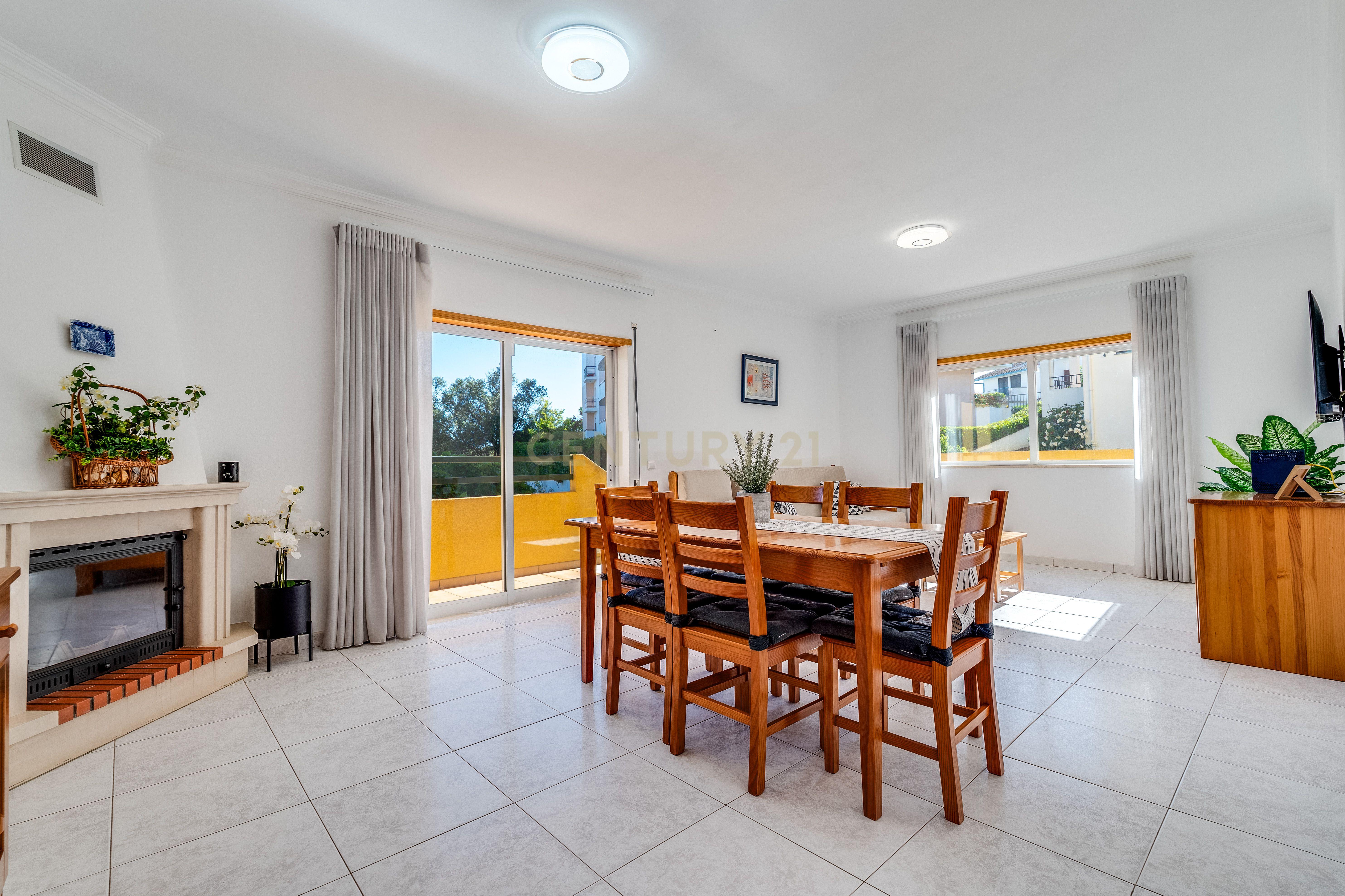 Fotografia 9 de Apartamento T2 com terraço de 210m2 na Praia da Rocha