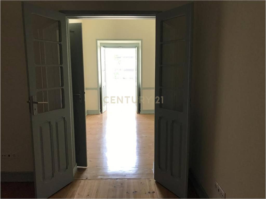Apartamento T2+1 com Logradouro para Arrendar em Sete Rios - Image 15