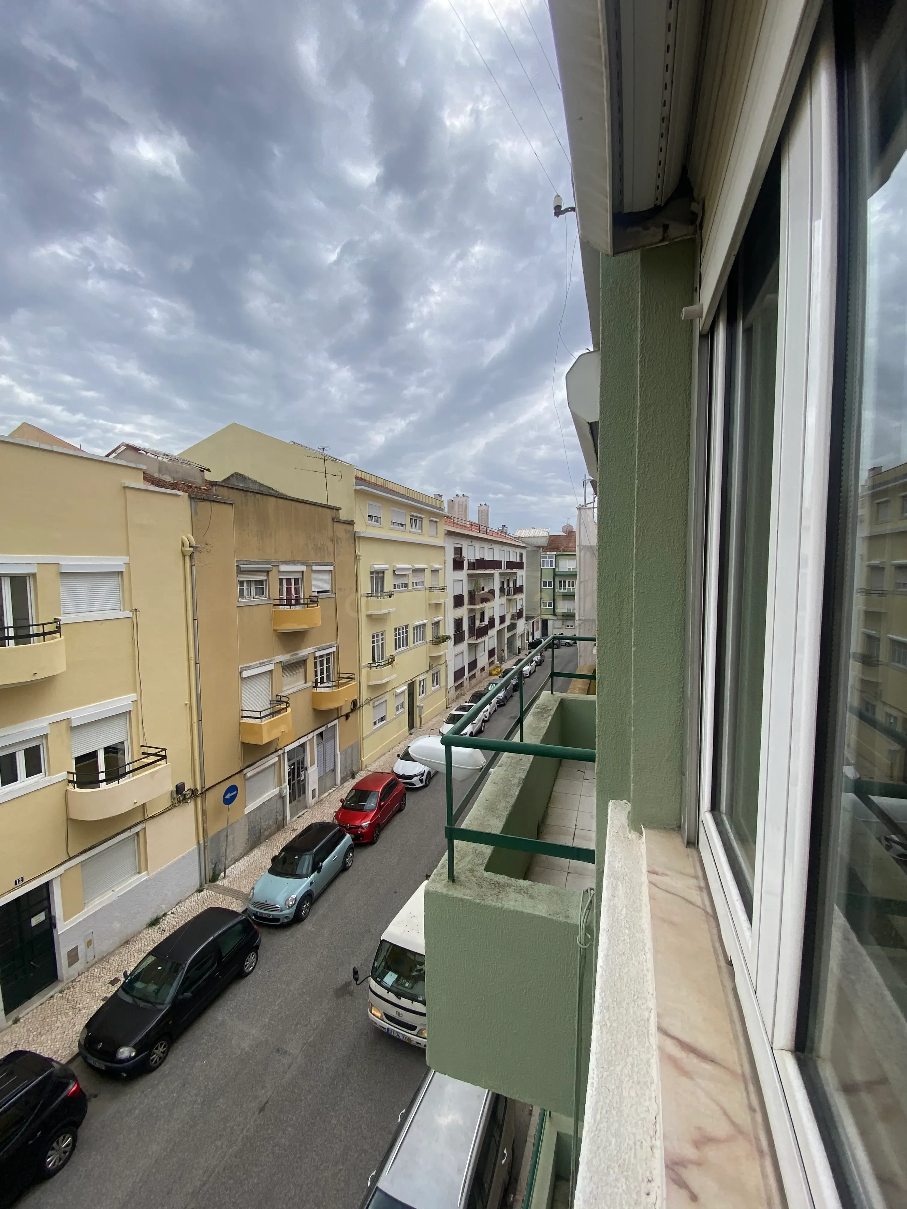T3 com Sótão Remodelado e Terraço – Alcântara - Image 5