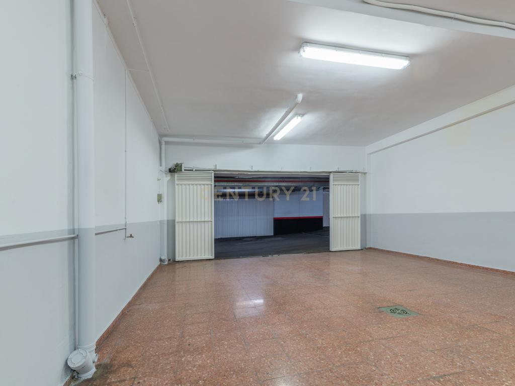 Chalet adosado con jardín en calle Unicornio, Aravaca - Image 36