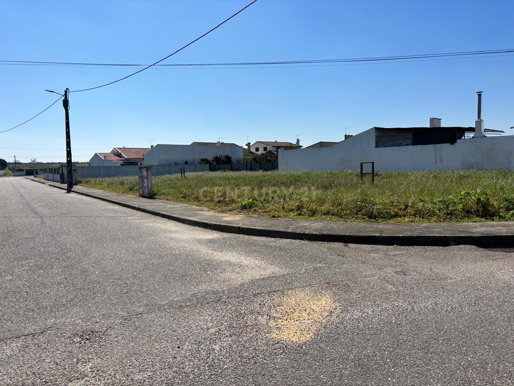 TERRENO URBANO PARA CONSTRUÇÃO EM ALPIARÇA | 397,85 m² - Image 1