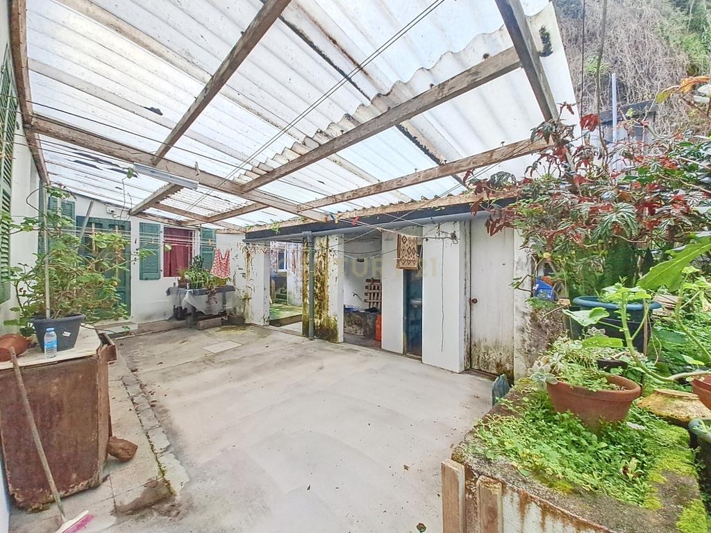 Moradia no Centro da Povoação com 2 Garagens - Image 23