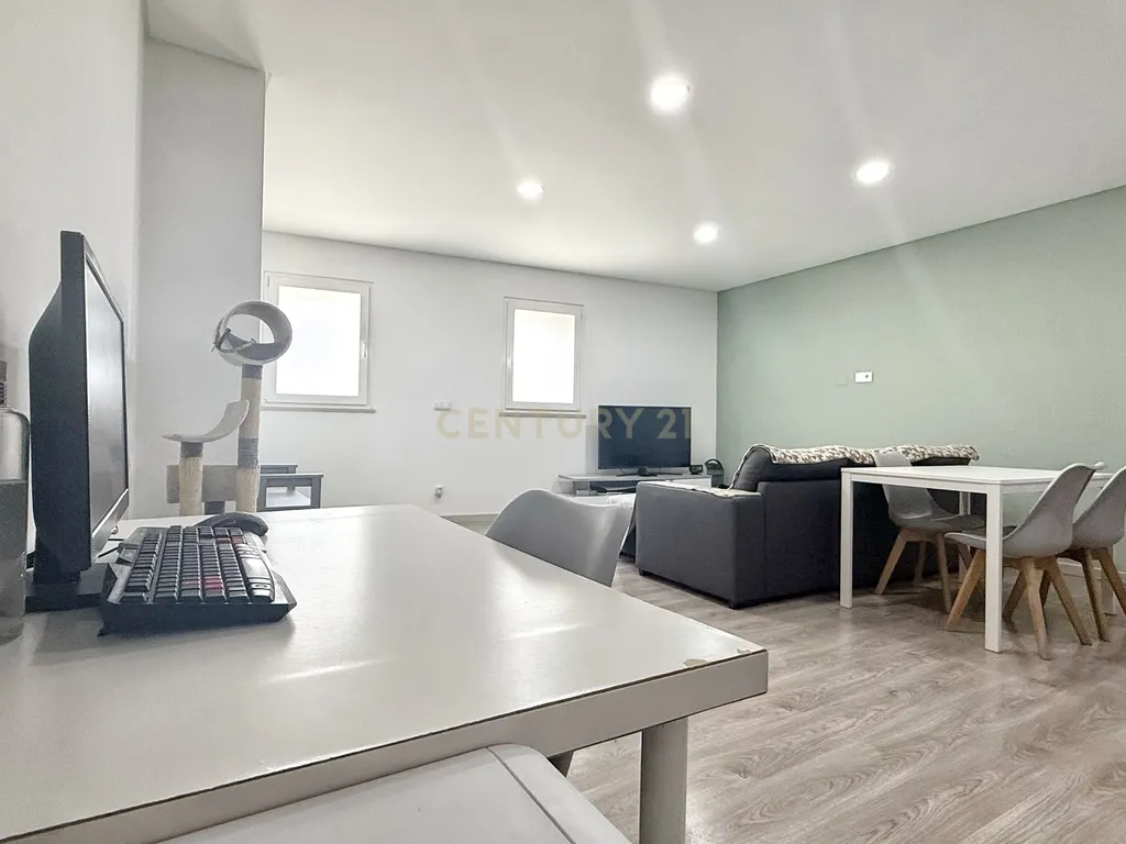 Apartamento Novo T1 com logradouro no Montijo - Image 4