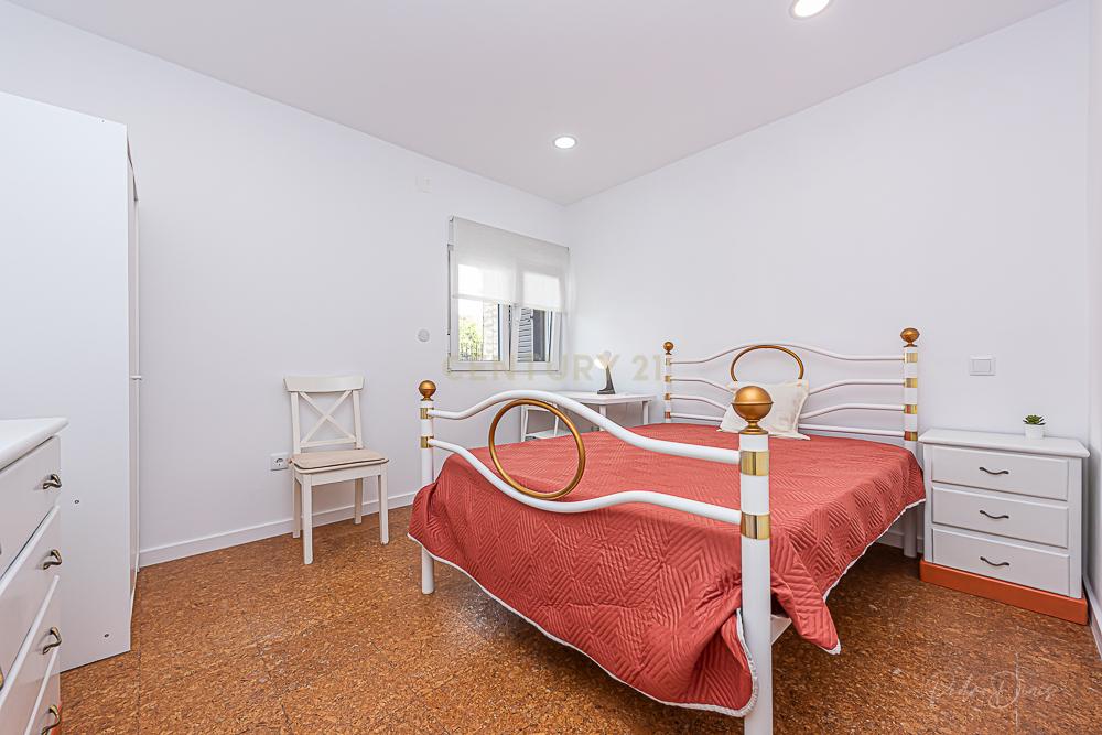 Alojamento Estudantil LÁ-SALETTE ( quarto Pisco de Peito Ruivo 10m2 ) - Image 1