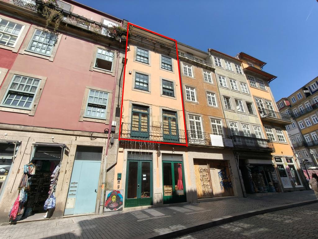 Apartamento T2 com varandas, mobilado no centro do Porto - Image 1