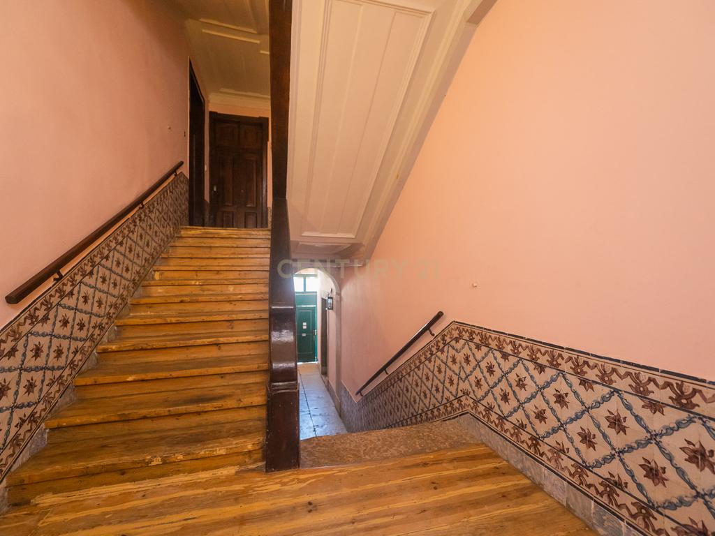 Excelente Apartamento T2 | Janelas Verdes - Image 35