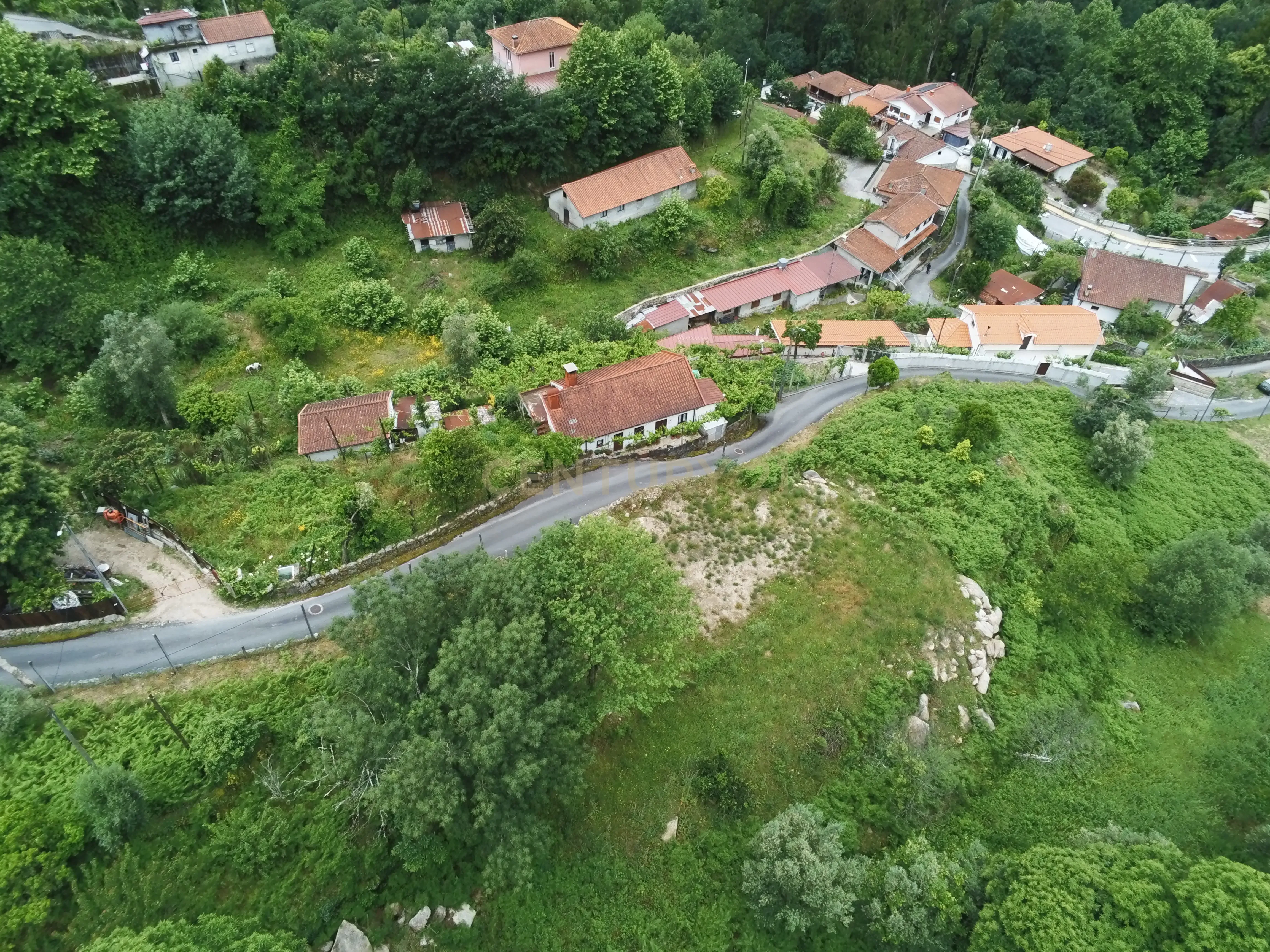 Fotografia 6 de Terreno Exclusivo no Centro da Vila do Gerês – 3.683 m² com Projeto Aprovado Moradia Térrea