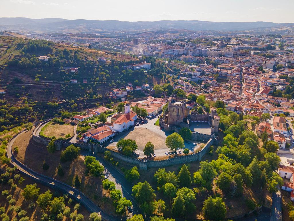 Moradia localizada na capital de distrito, no coração do Nordeste Transmontano. - Image 6