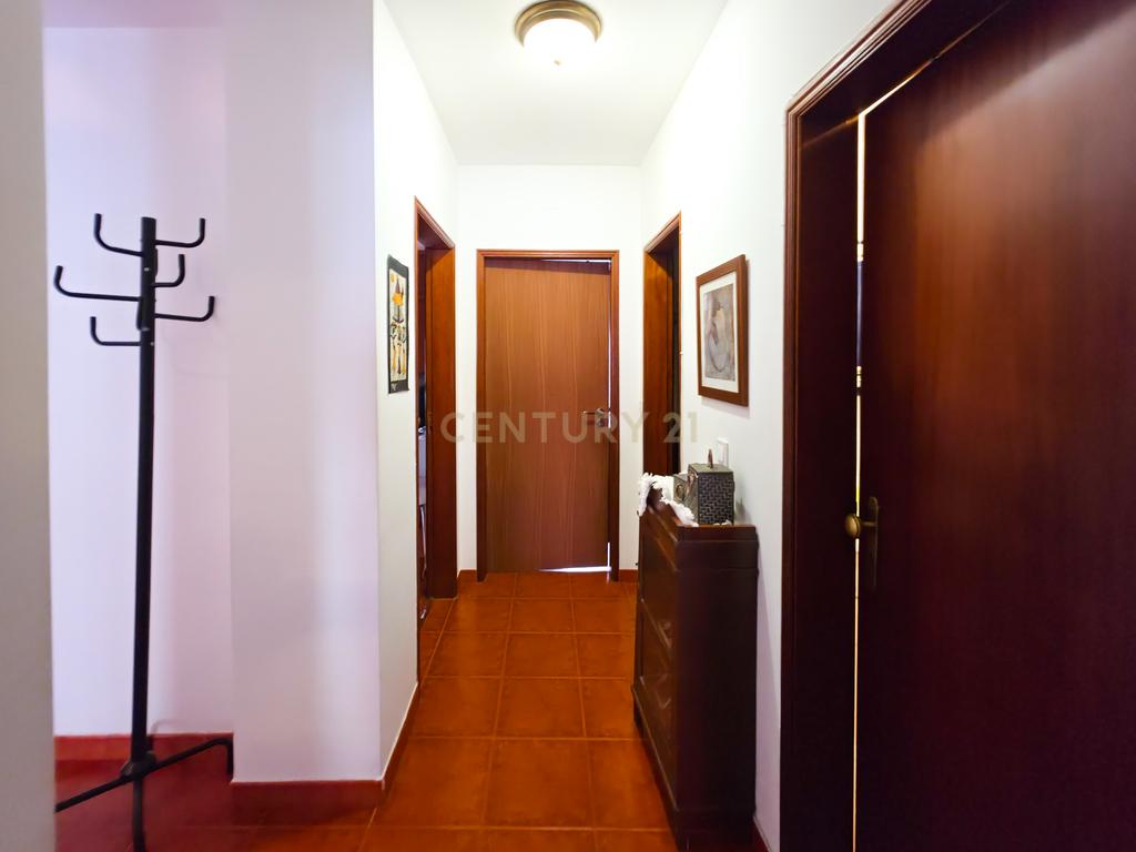 Apartamento T3 na Rua Afonso Castro, em Setúbal com Vista Panorâmica - Image 6