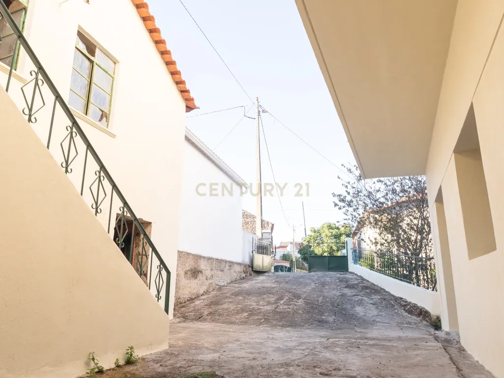 Imóvel Para Reconstrução Acessível em Localização Privilegiada - Image 5