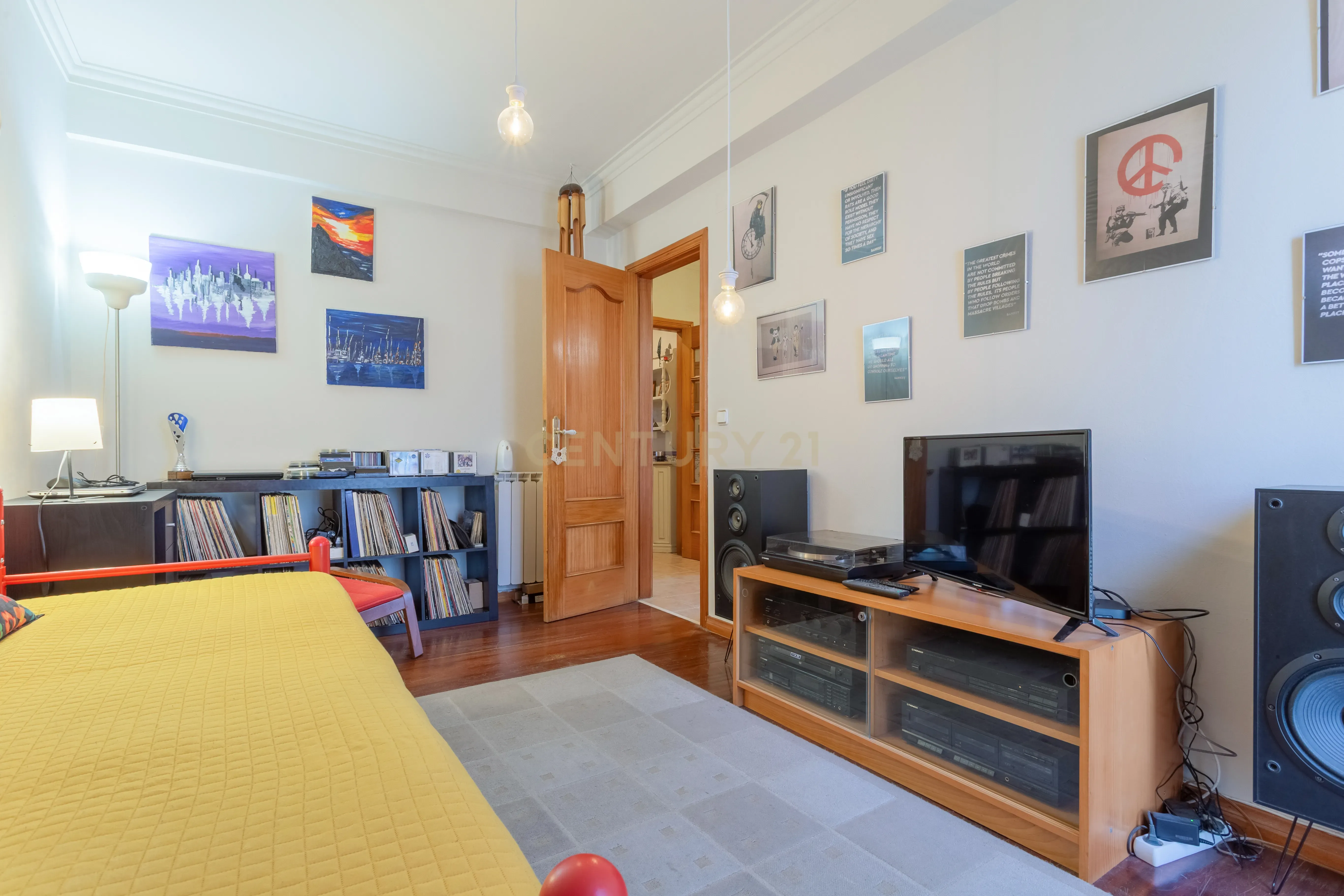 Apartamento T2 na Quinta do Anjo, Setúbal, com Estacionamento e Piscina Comum - Image 16