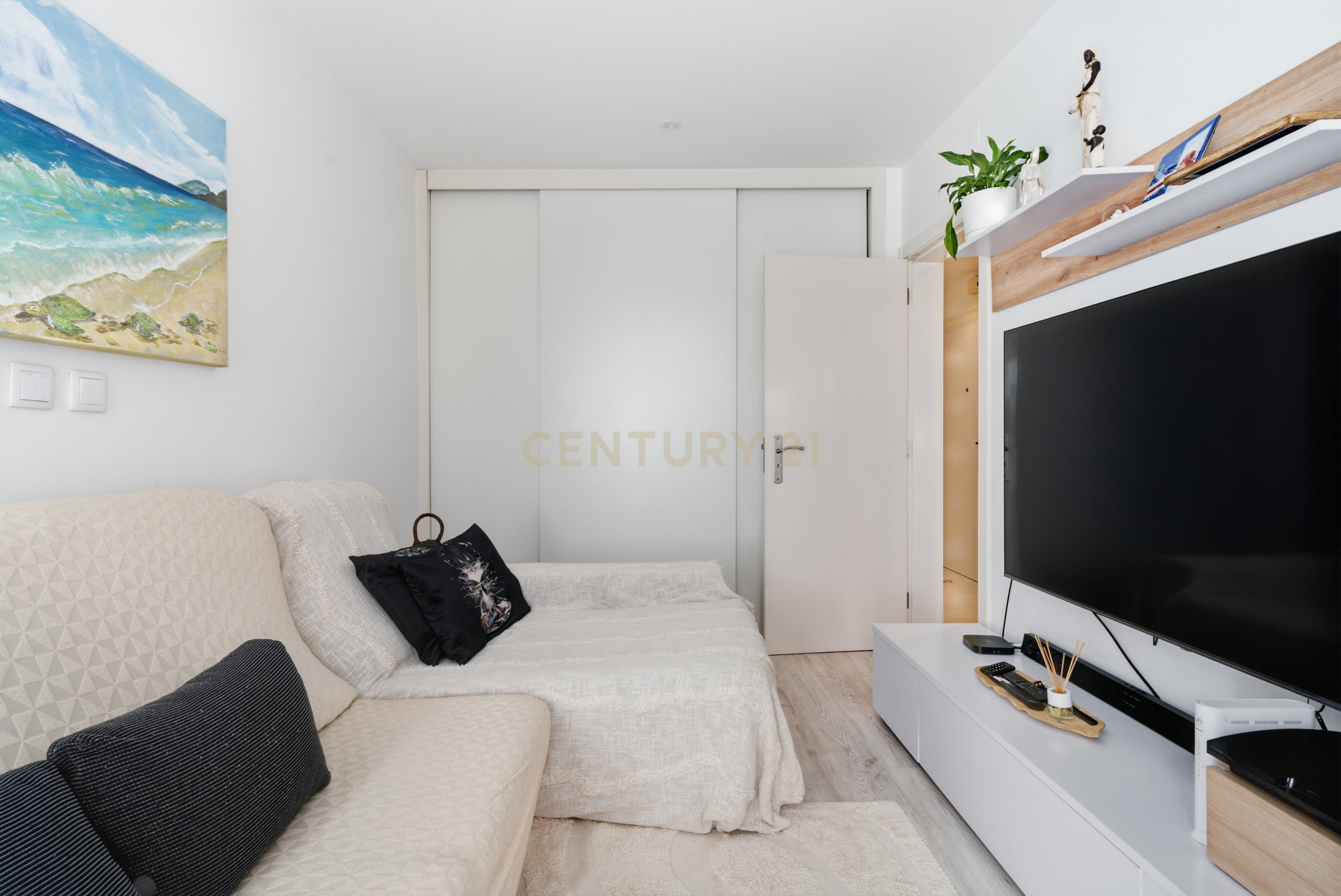 Fotografia 11 de Apartamento renovado na freguesia de Águas Livres - Buraca com Terraço