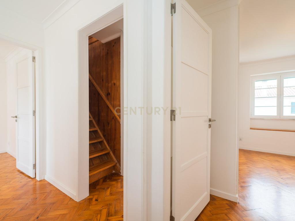 Moradia T3 + 1 Renovada com Jardim e Piscina em Penha de França, Lisboa - Image 69