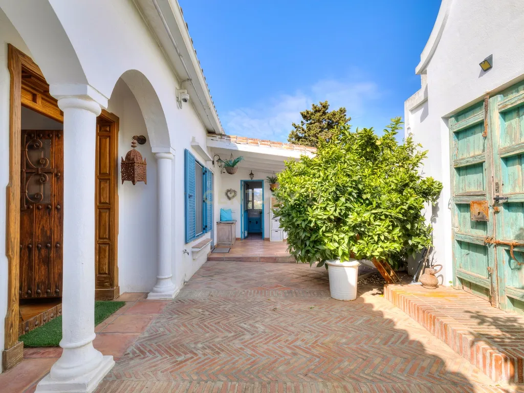 Impressionante moradia isolada com 5 quartos em San Pedro de Alcántara, Marbella - Image 35