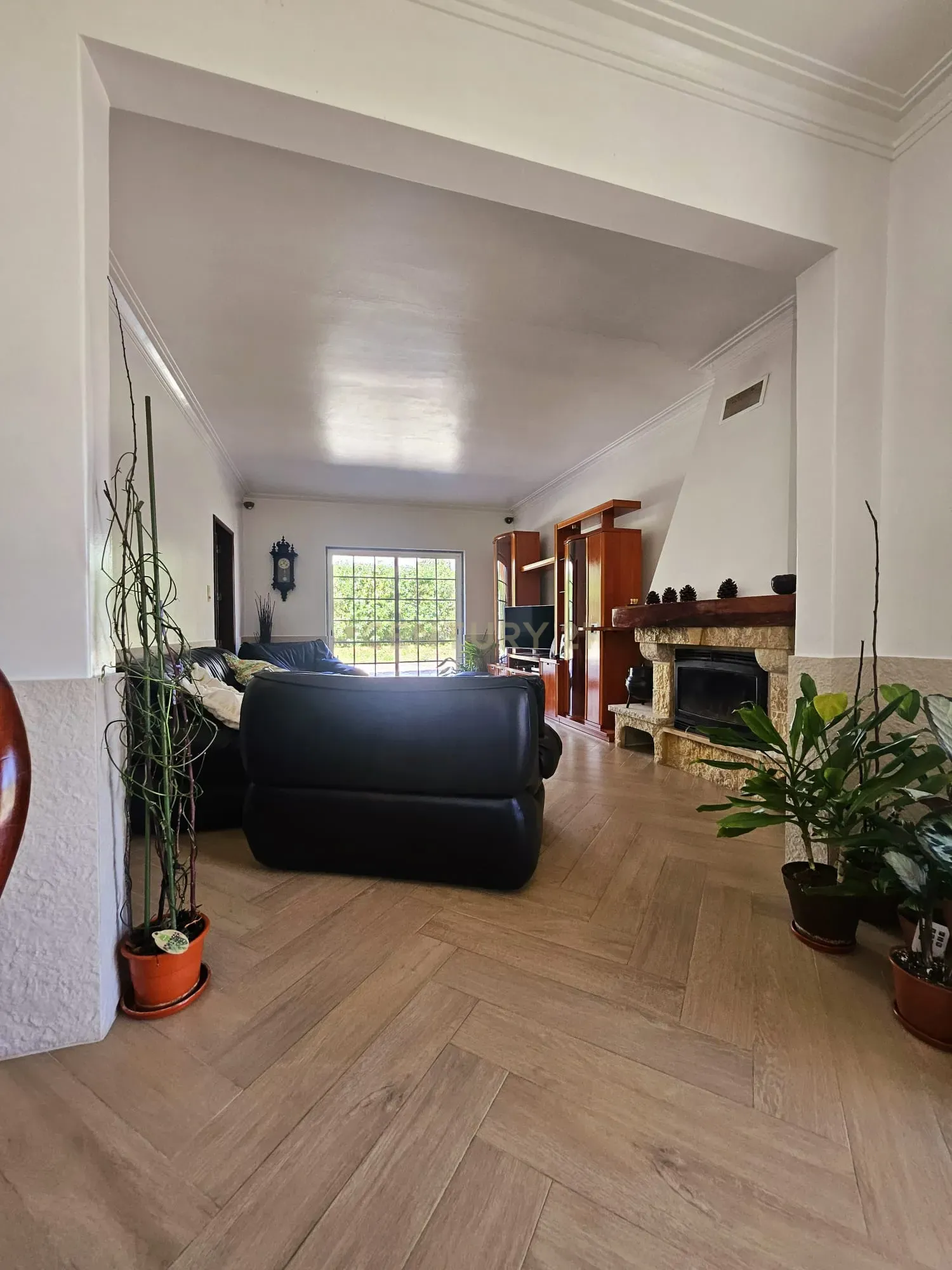 Moradia Unifamiliar T4 com Vista Desafogada e Grande Lote de Terreno na Quinta da Condessa - Image 13